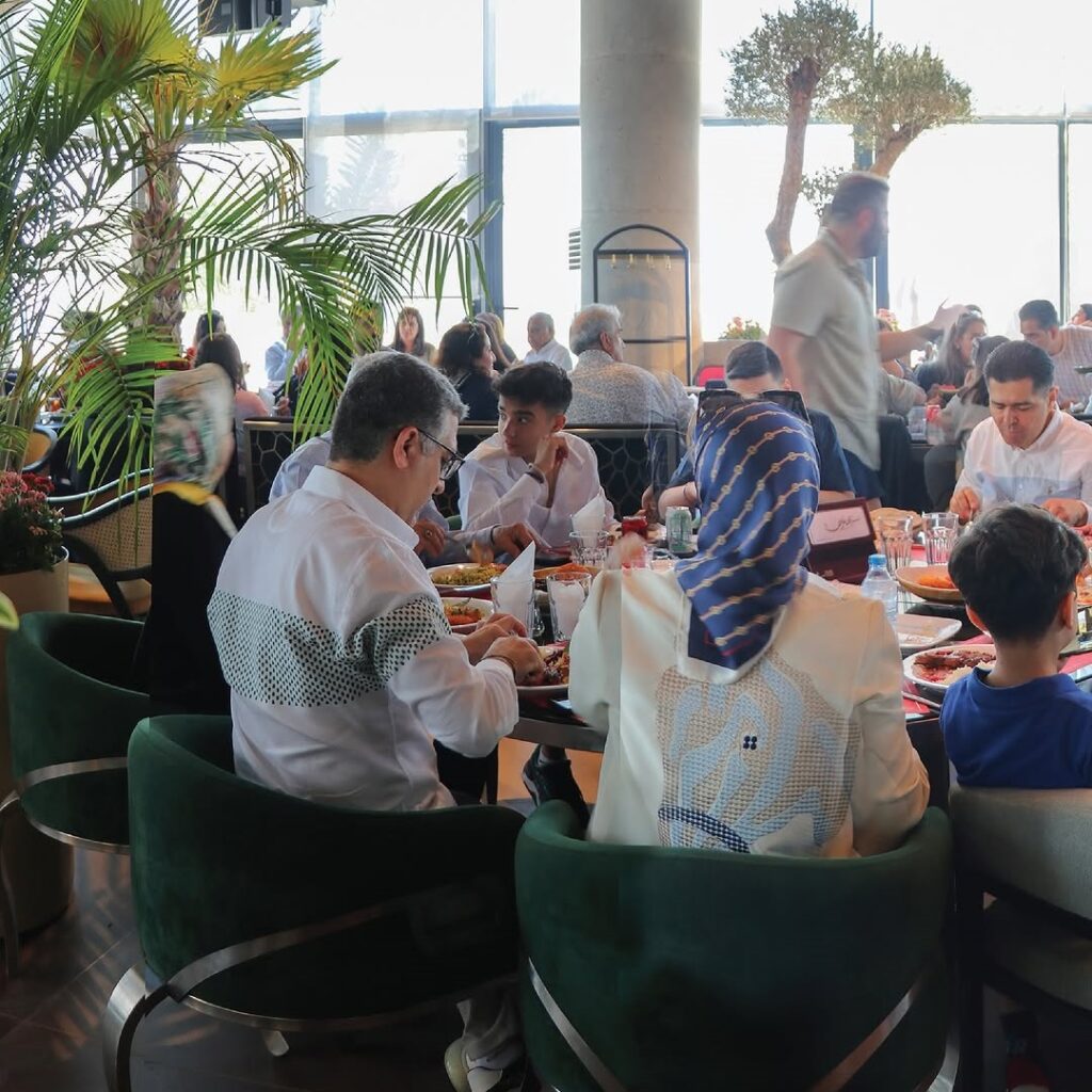 رستوران های نزدیک شهر کاریز